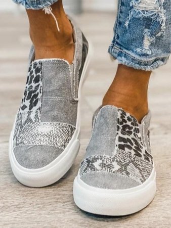 Maria | Women's Sneakers with Low Shaft and Patch Design
