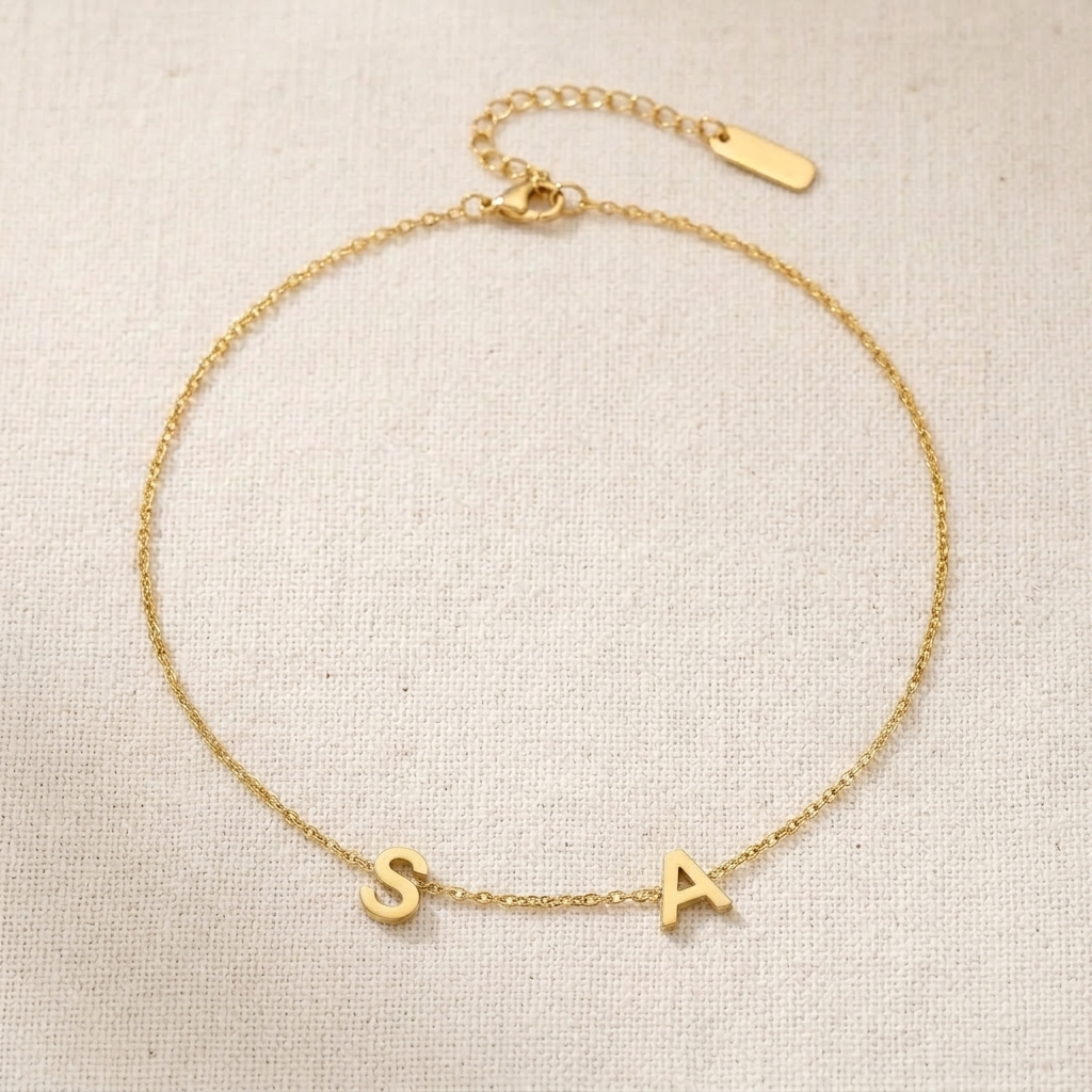 Auriela Personalized side initial necklace - Elena Harper