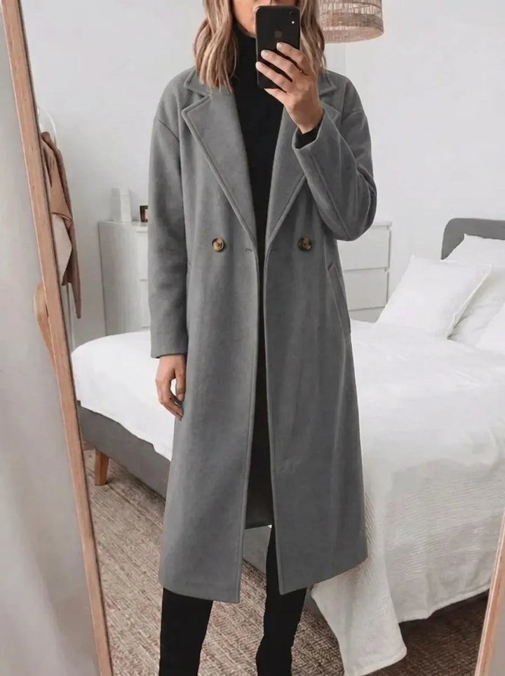 Women's Oversized Coat with Lapels and Double-Breasted Closure