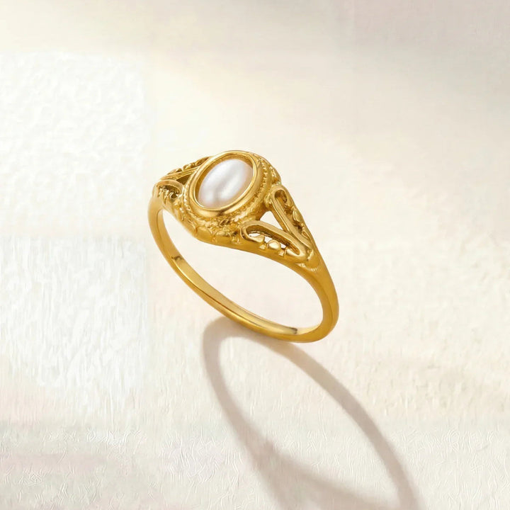 Hélène Elegant and Sophisticated Ring - Elena Harper