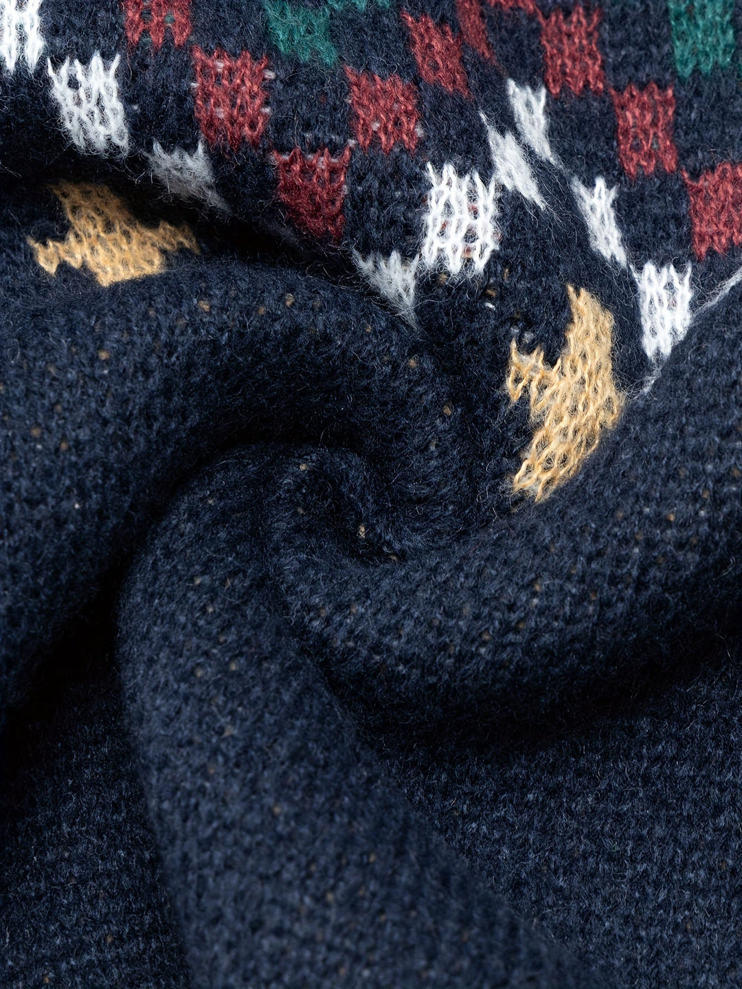 Men's round neck sweater with printed pattern