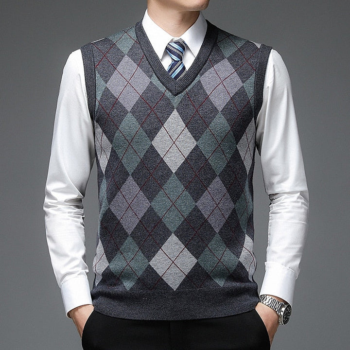 Men's Sleeveless V-Neck Knit Sweater with Diamonds