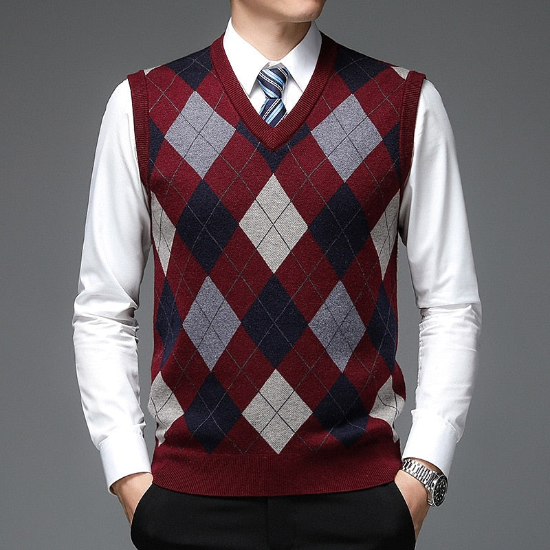 Men's Sleeveless V-Neck Knit Sweater with Diamonds