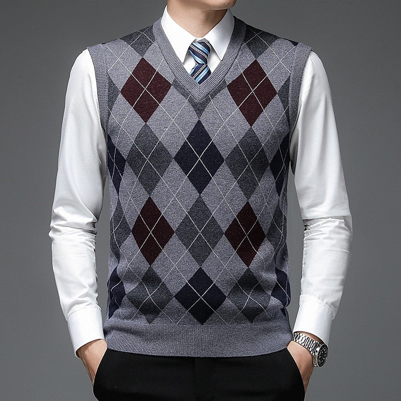 Men's Sleeveless V-Neck Knit Sweater with Diamonds