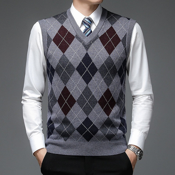 Men's Sleeveless V-Neck Knit Sweater with Diamonds