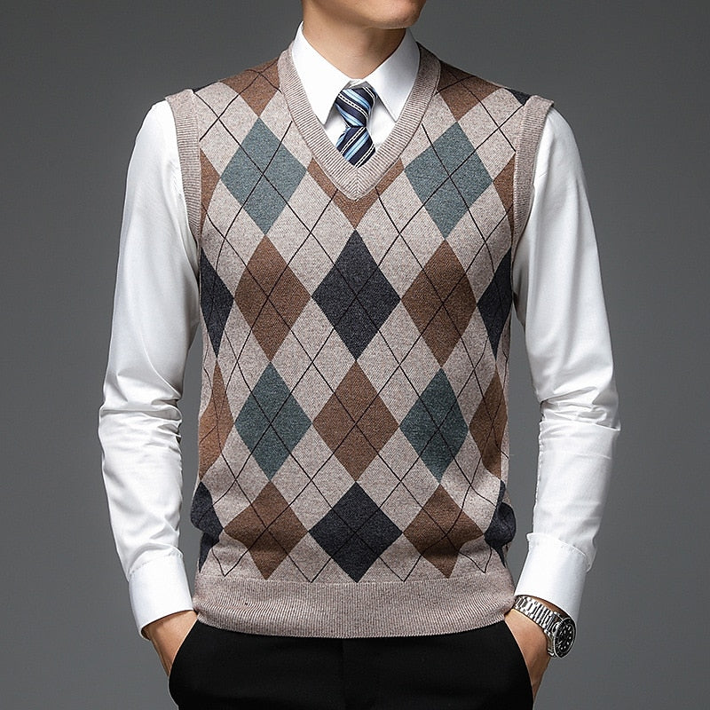 Men's Sleeveless V-Neck Knit Sweater with Diamonds
