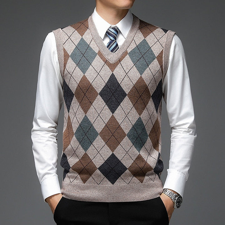Men's Sleeveless V-Neck Knit Sweater with Diamonds