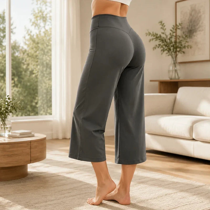 Curveluxe Rear-Seam Straight-Leg Cropped Pants - Elena Harper