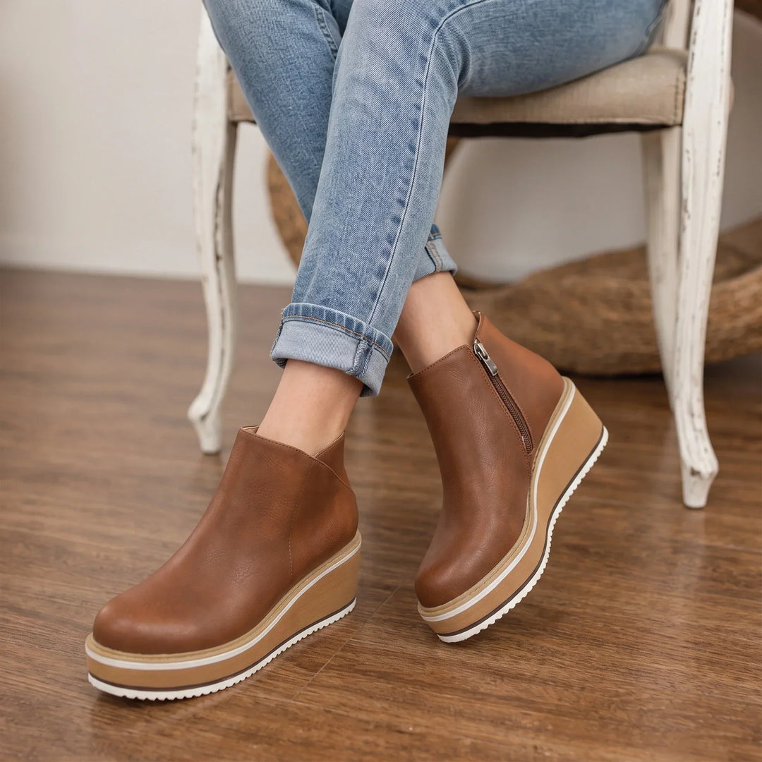 Colombe – Smooth Side-Zip Wedge Ankle Boots