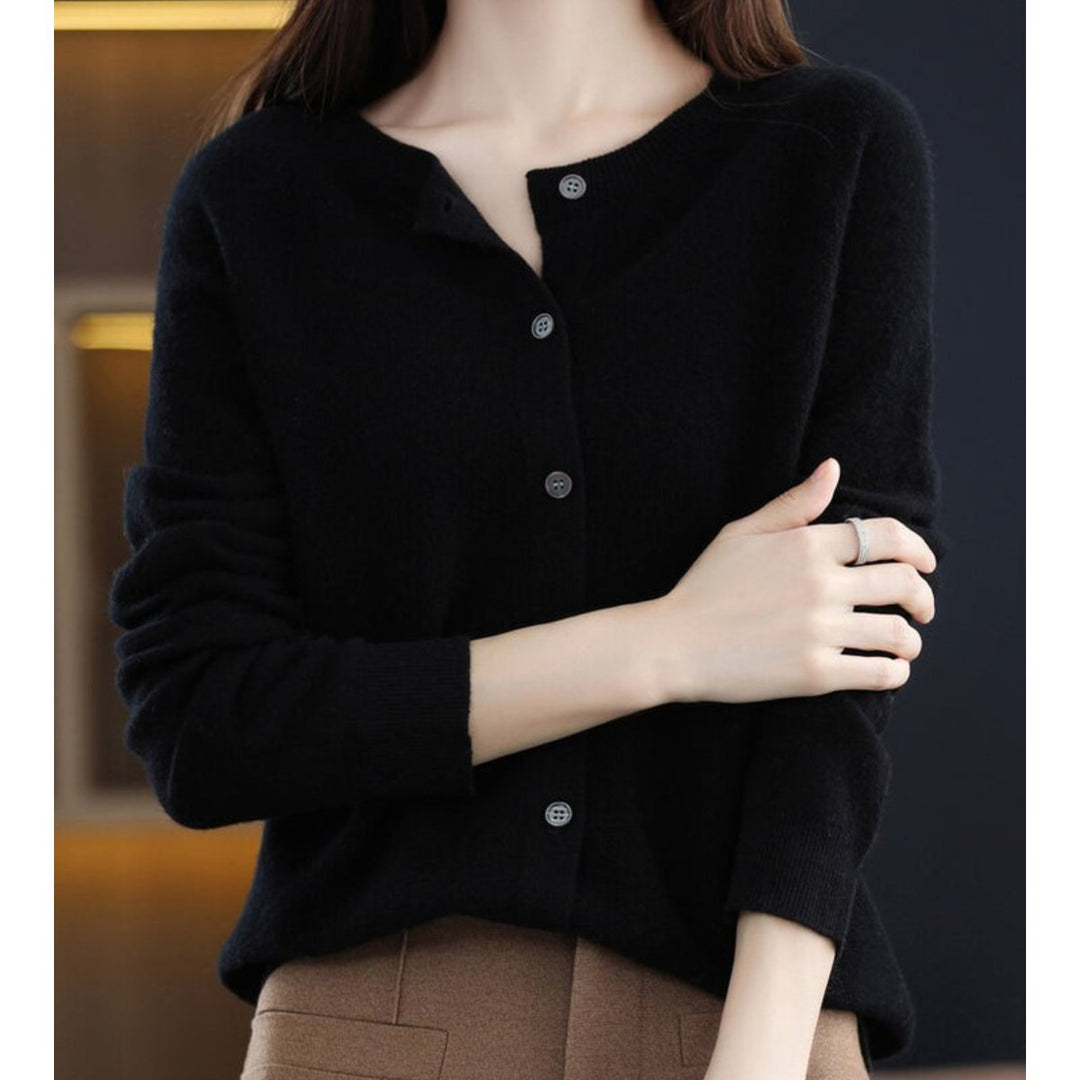 Caroline - Elegant Buttoned Knit Cardigan