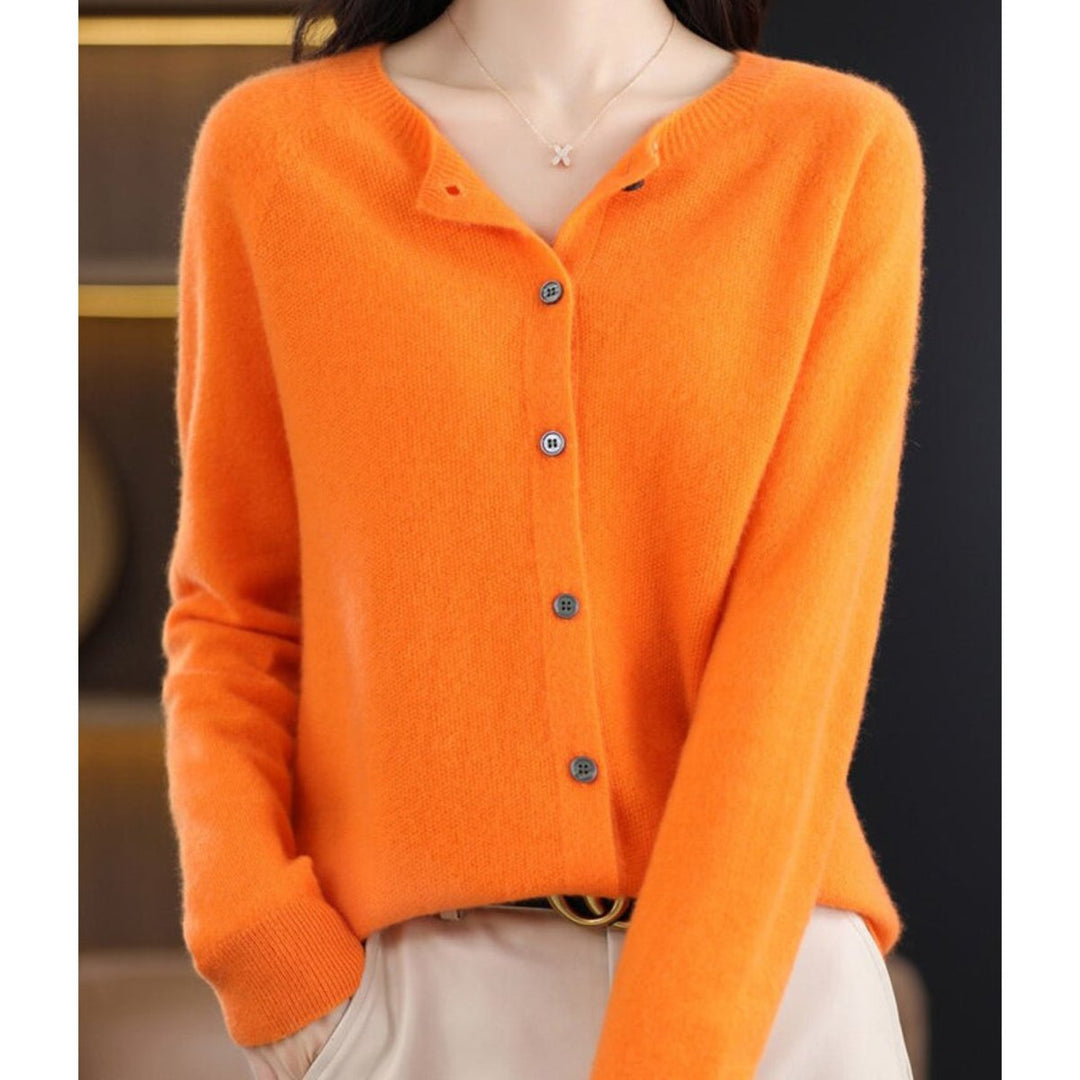Caroline - Elegant Buttoned Knit Cardigan